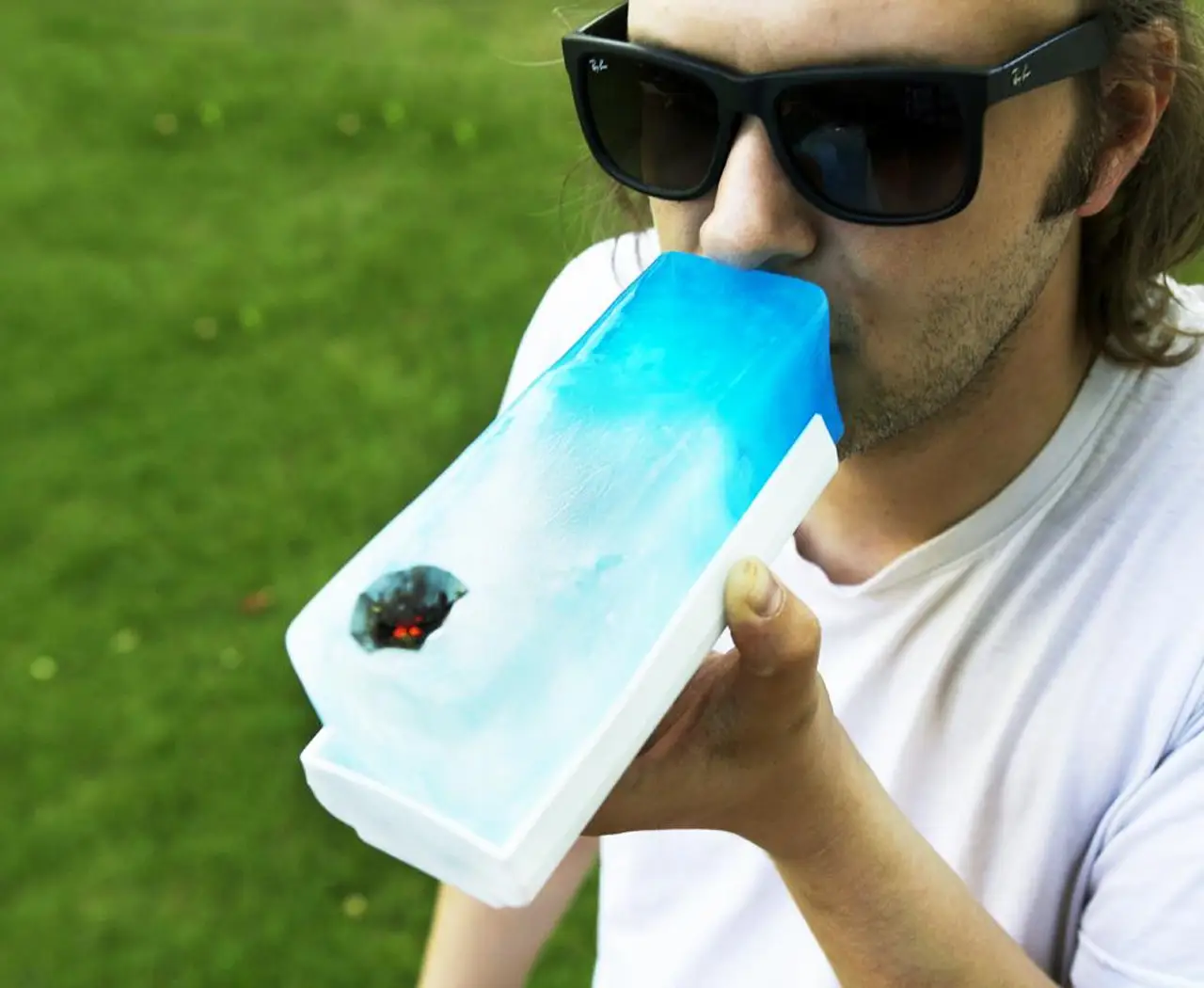 Frost Pipe: Freeze Your Way to a Cool Smoking Experience