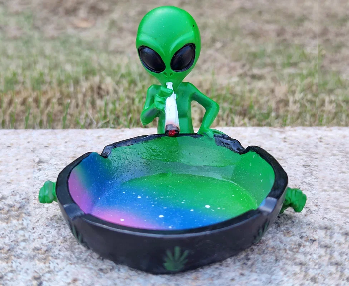 Smoking Alien Ashtray That’s Straight Outta Area 420