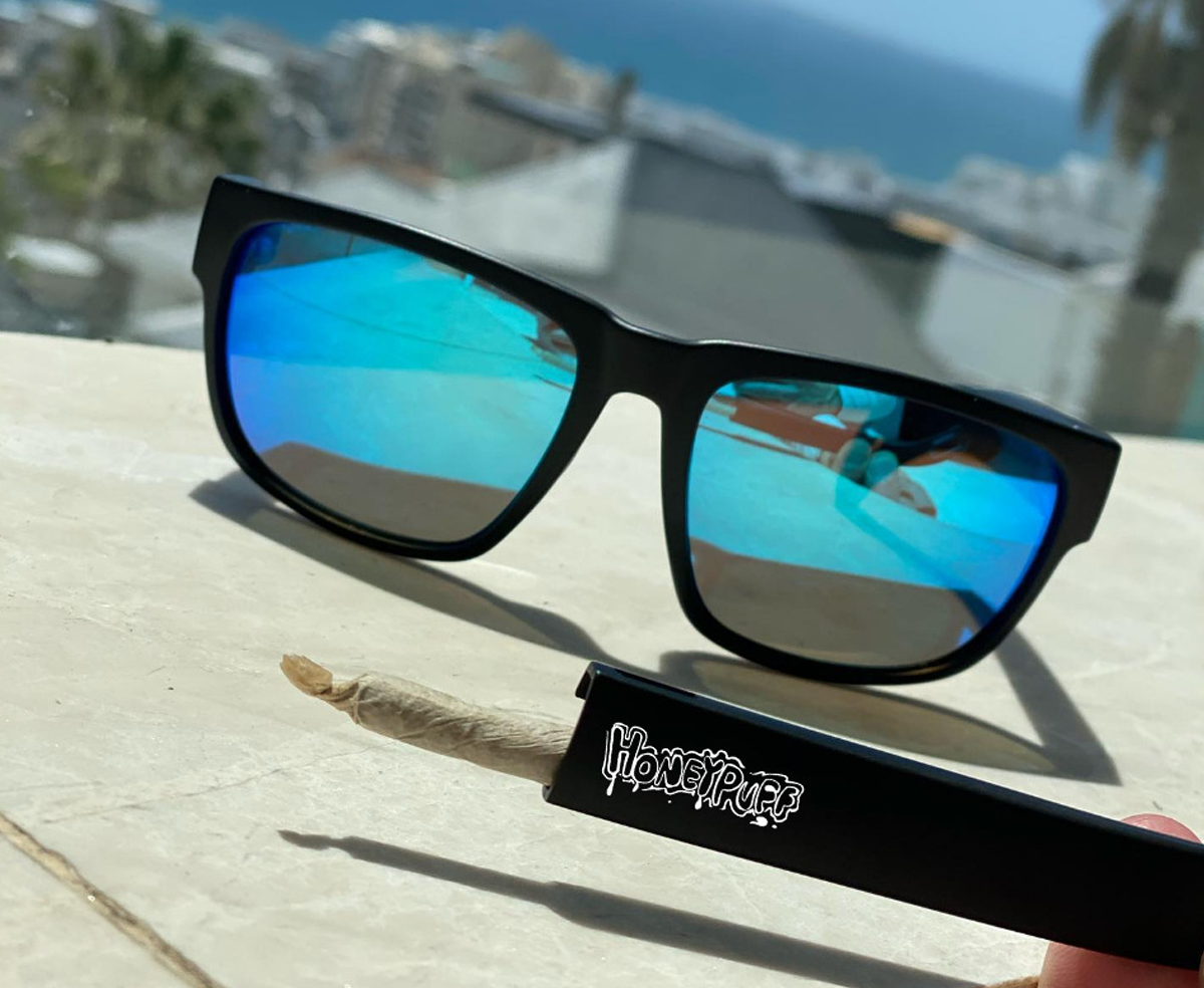 These Sunglasses Store Your Joint Without Anyone Knowing